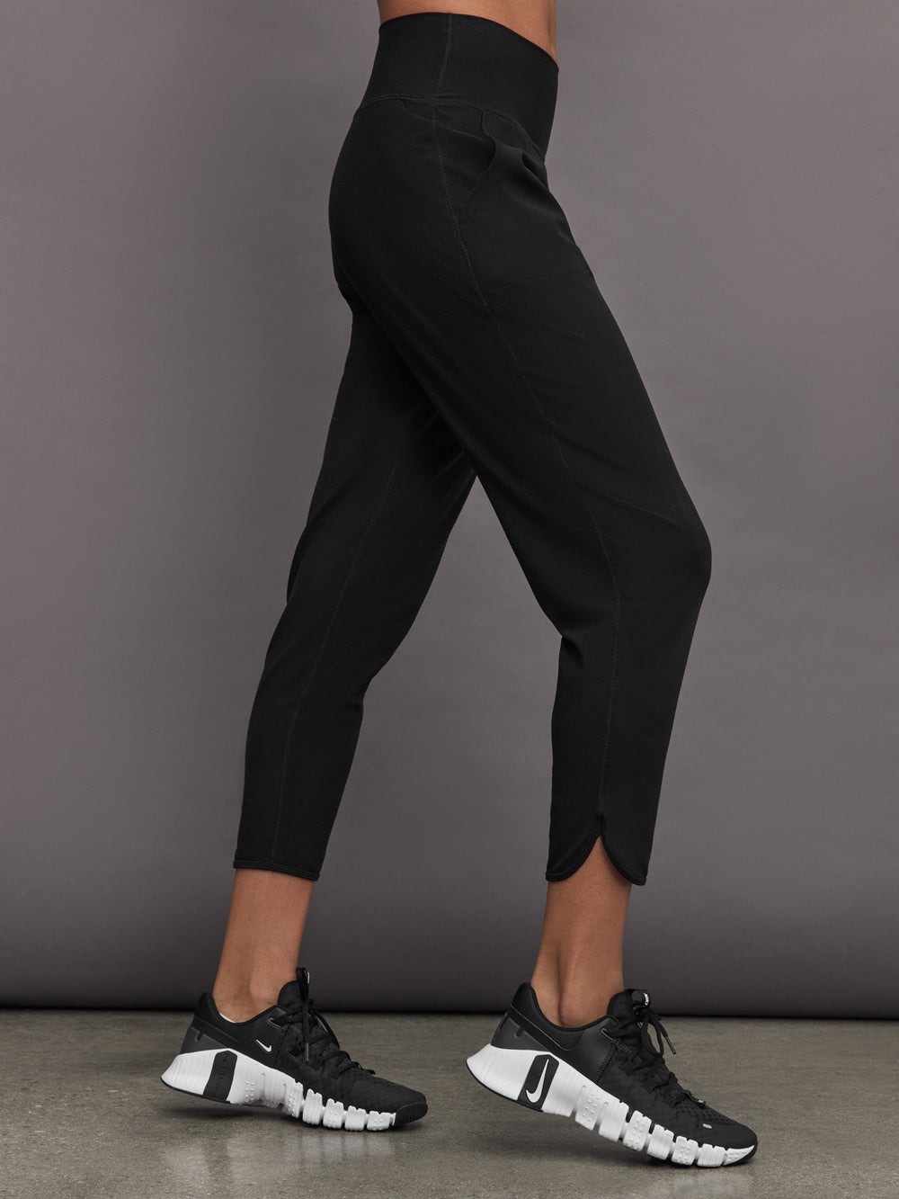 Carbon38 Black ‘Jogger in Melt’ Tapered Athletic Pants size Medium EUC
